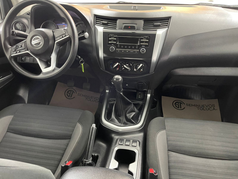 Nissan Comerciales Frontier y NP 300 Frontier Pick-Up 4 pts. Frontier SE, Doble Cab., L4, 2.5l, TM6, a/ac., VE, R-16 (cambio de línea) 2021